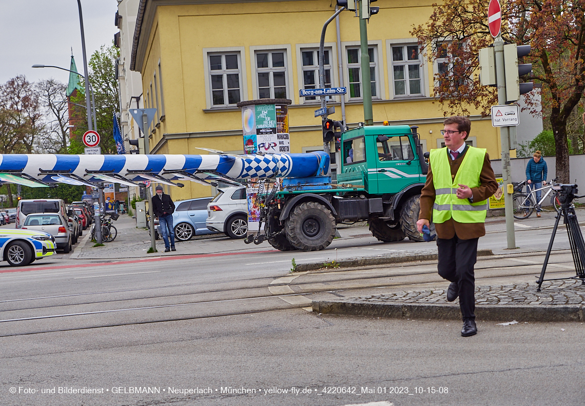 01.05.2023 - Maibaumaufstellung in Berg am Laim